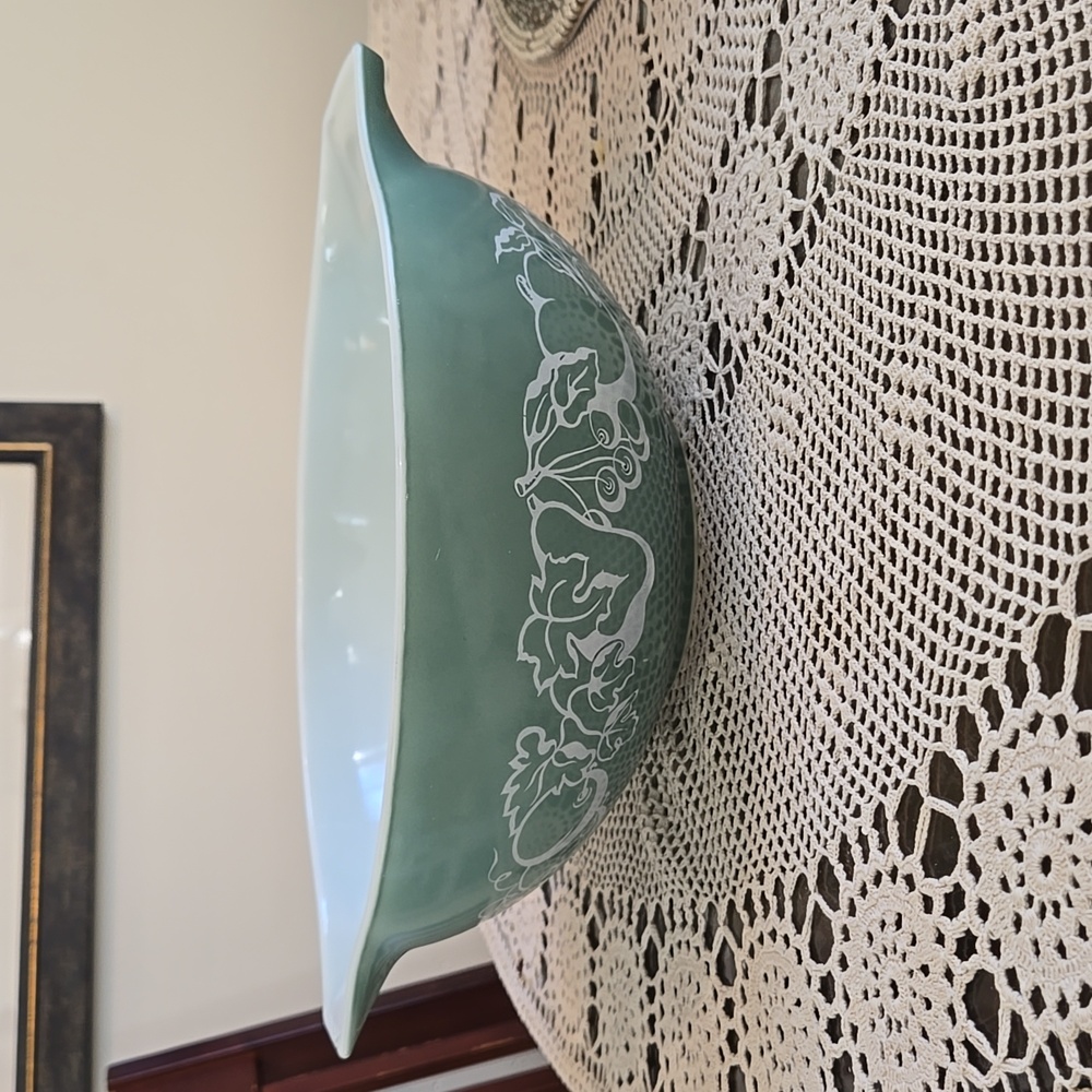Pyrex Vintage Green Fruit Bowl Cinderella #444 4 Quart